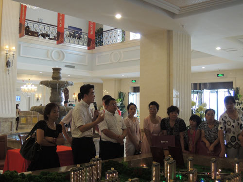 王炳中会长带队出席丹东“绿地·国际花都”产品说明会