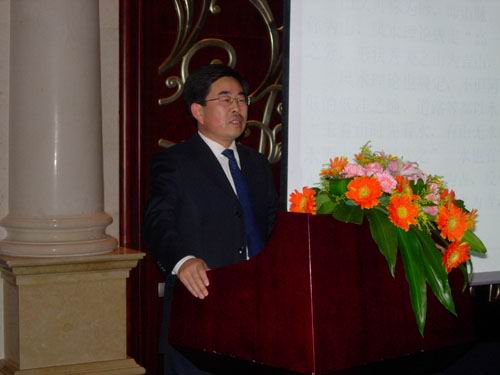 王炳中会长主讲的“风水文化与房地产开发”培训在福州举行