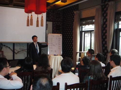 王炳中会长赴复旦大学讲学