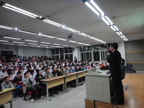 王炳中会长赴沈阳建筑大学主讲建筑与风水文化