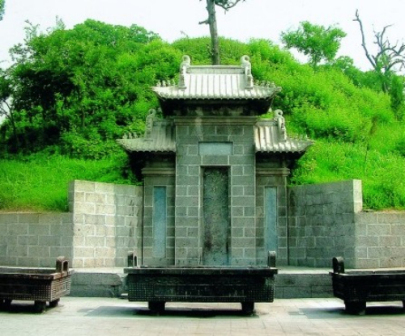 王炳中会长带队出席“世界华人企业家领袖暨国际易学名家祭拜伏羲大典”、“中国易经文化与房地产管理高峰论坛”