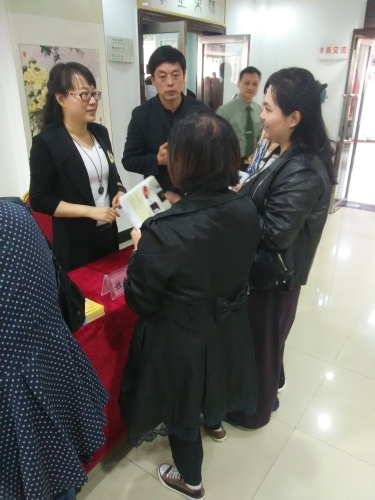 18新利首页专家走进社区、服务百姓